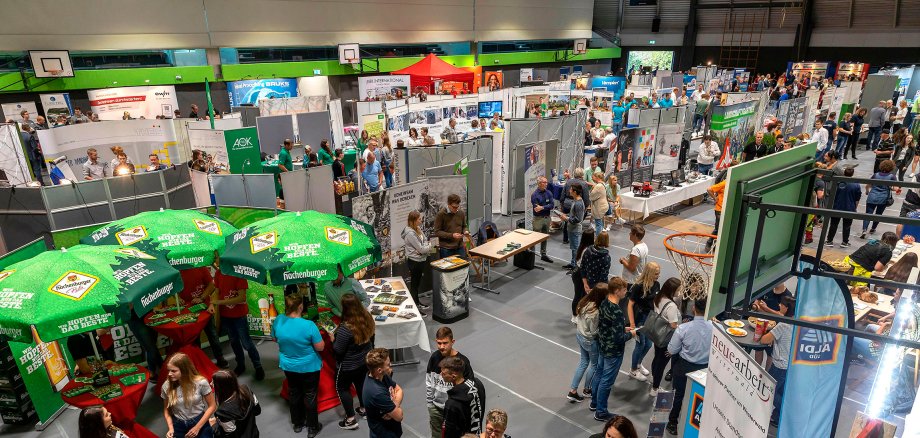 Ein Bild der Berufsinformationsbörse von oben
