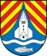 In Gold eine eingebogene blaue Spitze, darin: eine silberne Wellenleiste, über ihr eine silberne Kirche (zwischen linkem und rechtem Seitenschiff ein Turm mit Apsis), unter ihr ein silberner Fisch; vorne drei rote Schräglinksbalken, hinten drei rote Schrägrechtsbalken.