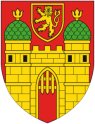 Das Wappen zeigt in einem roten Schild ein Stadttor in Gelb aus regelmäßigen Quadersteinen, zwischen zwei jeweils im Obergeschoss mit zwei Fenstern versehenen Rundtürmen, von grünen, schiefergedeckten mit gelben Lilien gekrönten Turmhelmen bedeckt, dazwischen über dem spitzbogigen Tor mit hochgezogenem dreizackigen Fallgatter, drei Zinnen. Über diesen schwebt in einem gelben Schildrahmen ein doppelschweifiger, nach rechts gewendeter, springender, hersehender, blaubezungter und blaubewehrter Löwe, das Wappentier der Grafen von Sayn.  