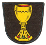Das Wappen der Ortsgemeinde Kroppach zeigt einen goldenen Kelch auf schwarzem Hintergrund