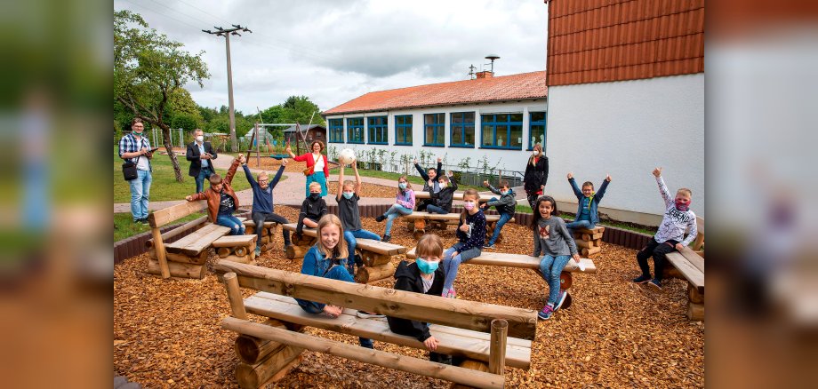 Bild vom Außenbereich der Grundschule Borod