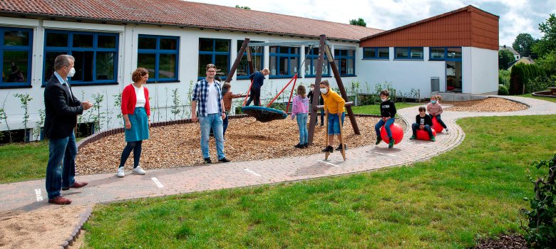 Bild vom Außenbereich der Grundschule Borod