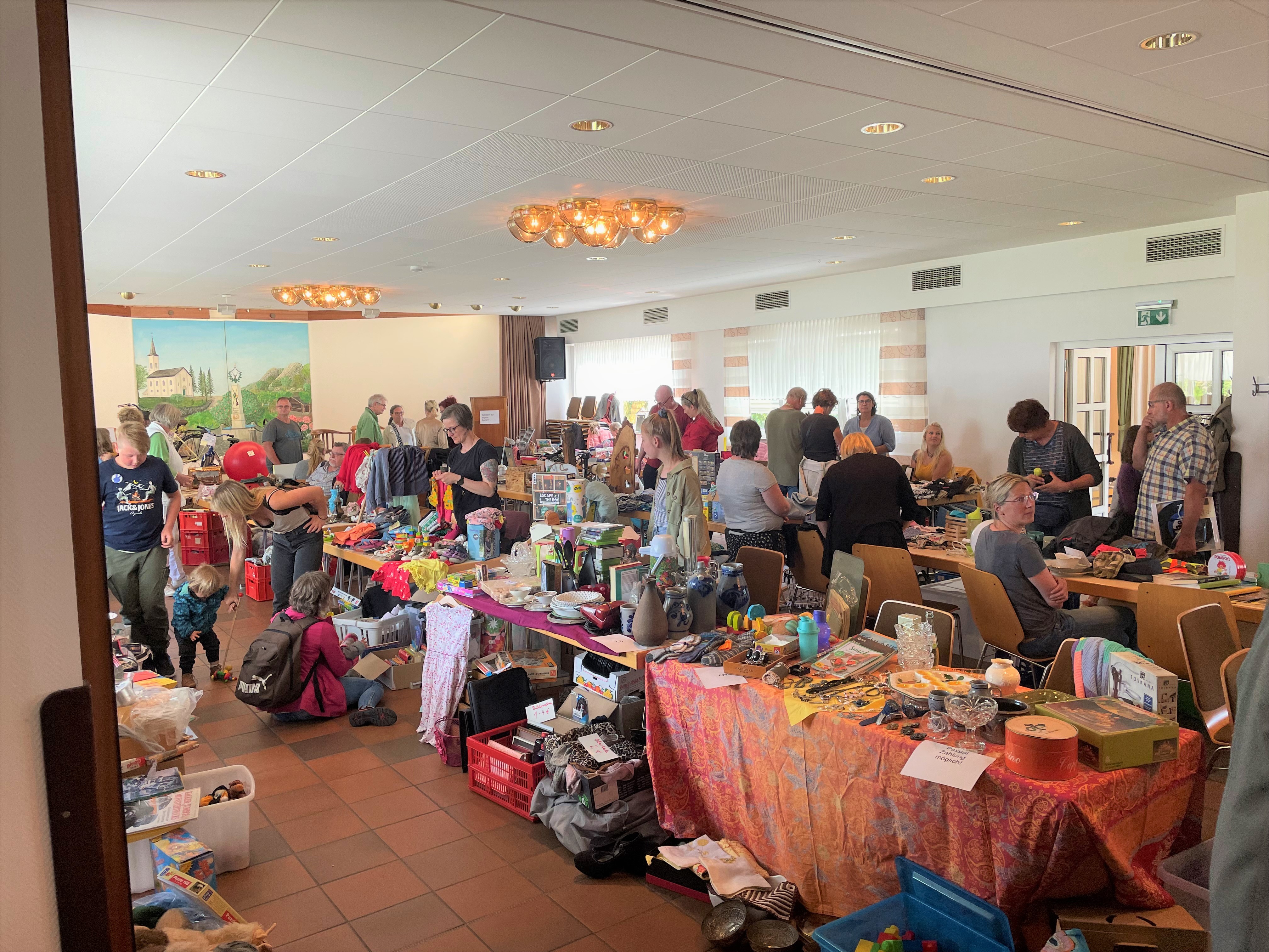 Foto eines Flohmarktes