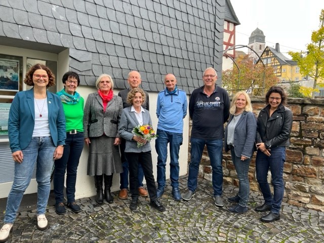 Die WeKISS und die Bürgermeisterin der Verbandsgemeinde Hachenburg, Gabriele Greis bedankten sich persönlich bei den Helfer*innen für ihr langjähriges Engagement und bei Frau Mende für die langjährige Koordination des Angebots 