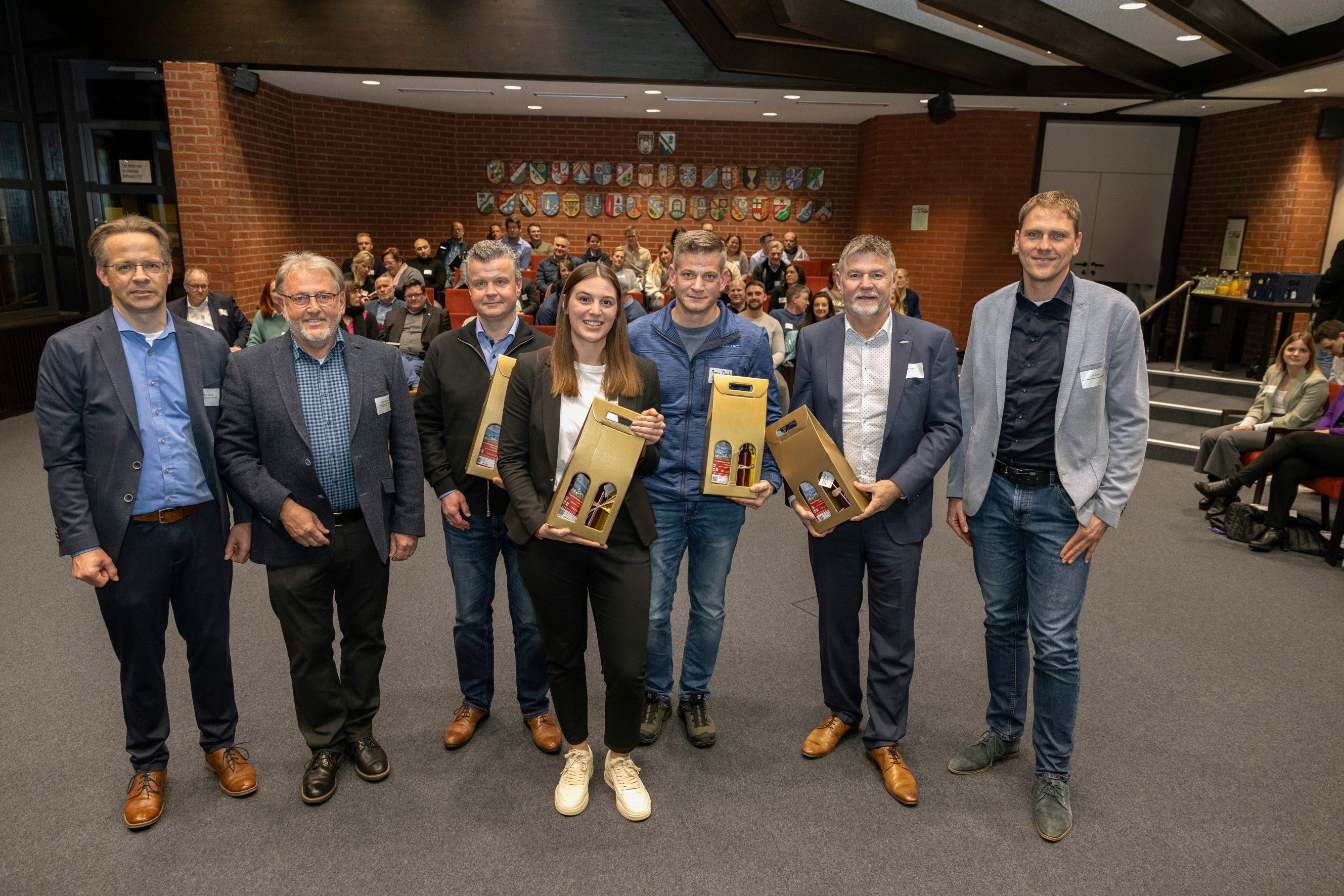 (v. l. n. r.): Marco Döner (Verbandsgemeinde Hachenburg), Peter Klöckner (Partnerschaftsverein Rheinland-Pfalz/Ruanda e. V.), Michael Gulden (Karl Georg GmbH), Ann-Kathrin Maaß (HwK Koblenz), Mario Bender (Karl Georg GmbH), Reiner Rudolphi (zubee), Lars Kober (Wirtschaftsförderung Kreis Altenkirchen)