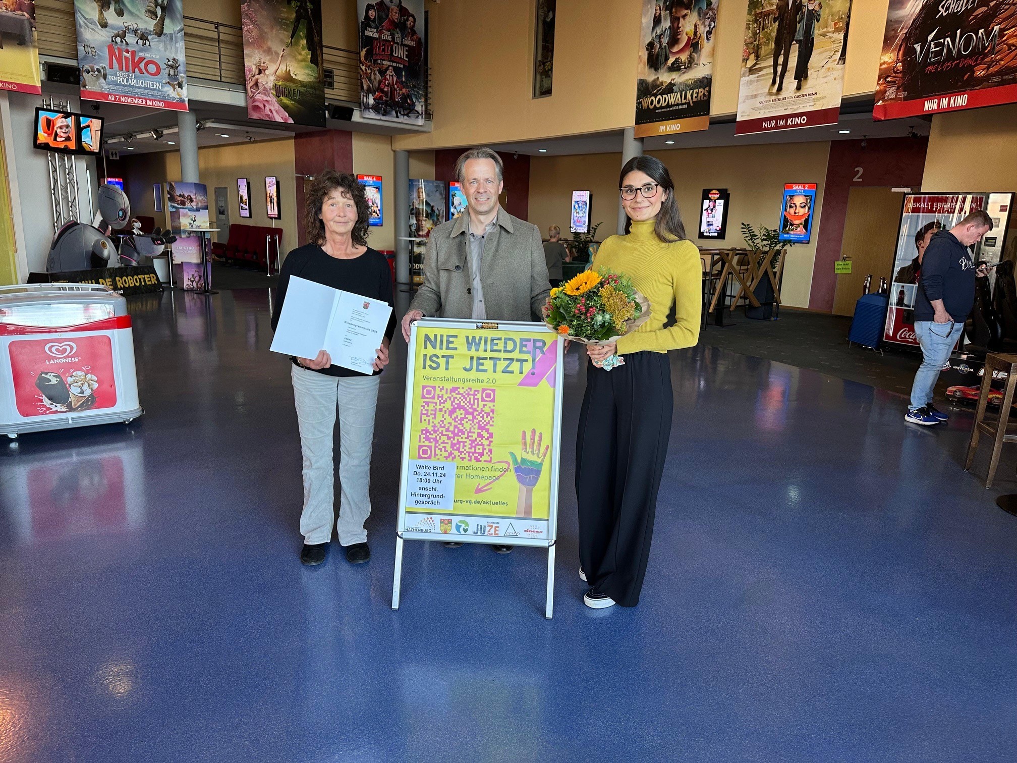 v.l.n.r. Karin Leicher, Erster Beigeordneter Marco Döner, Annika von Kiedrowski