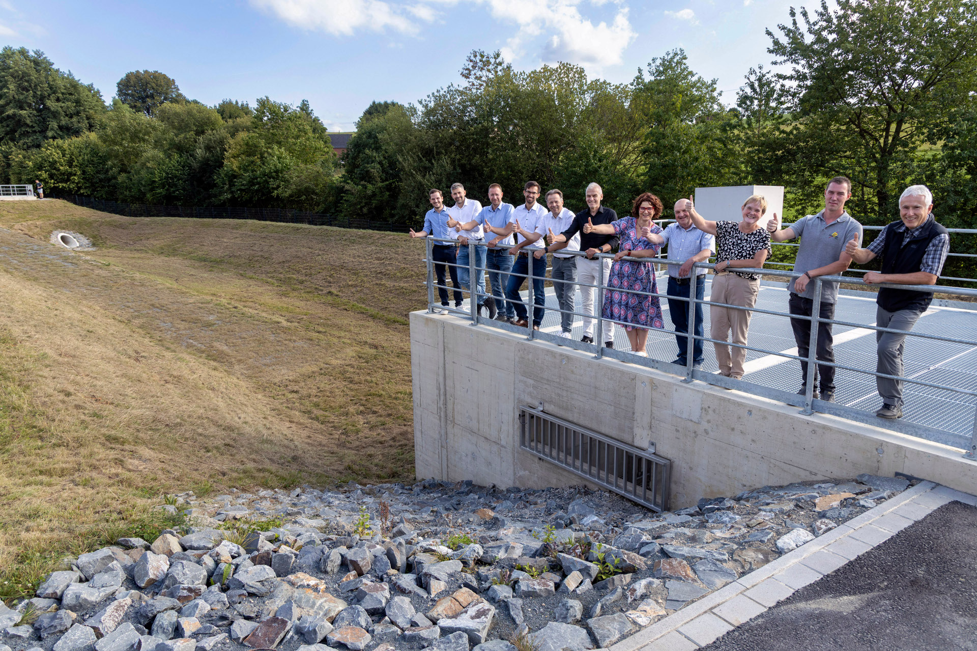 Gruppenbild Einweihung Mischwasserbehandlungsanlage in Giesenhausen