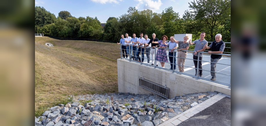 Gruppenbild Einweihung Mischwasserbehandlungsanlage in Giesenhausen