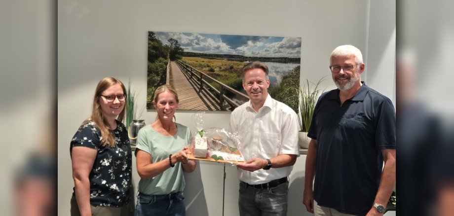 v.l.n.r. Jacqueline Velten, Kirsten Burbach, Erster Beigeordneter Marco Dörner, Büroleiter Rainer Schütz