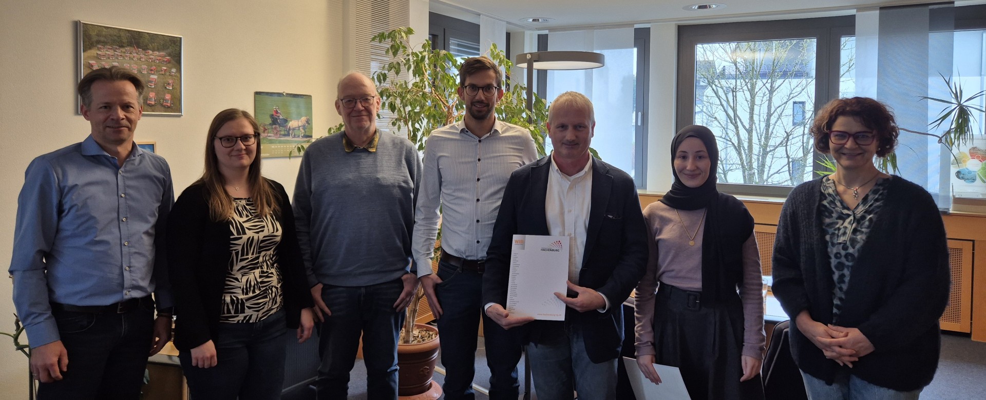 v.l.n.r. Erster Beigeordneter Marco Dörner, Jacqueline Velten, Markus Boll, Werkleiter Thomas Welters, Torsten Löhr, Süeda Aydin, Bürgermeisterin Gabriele Greis