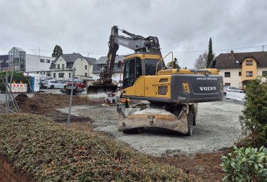 Der fast fertiggestellte Parkplatz