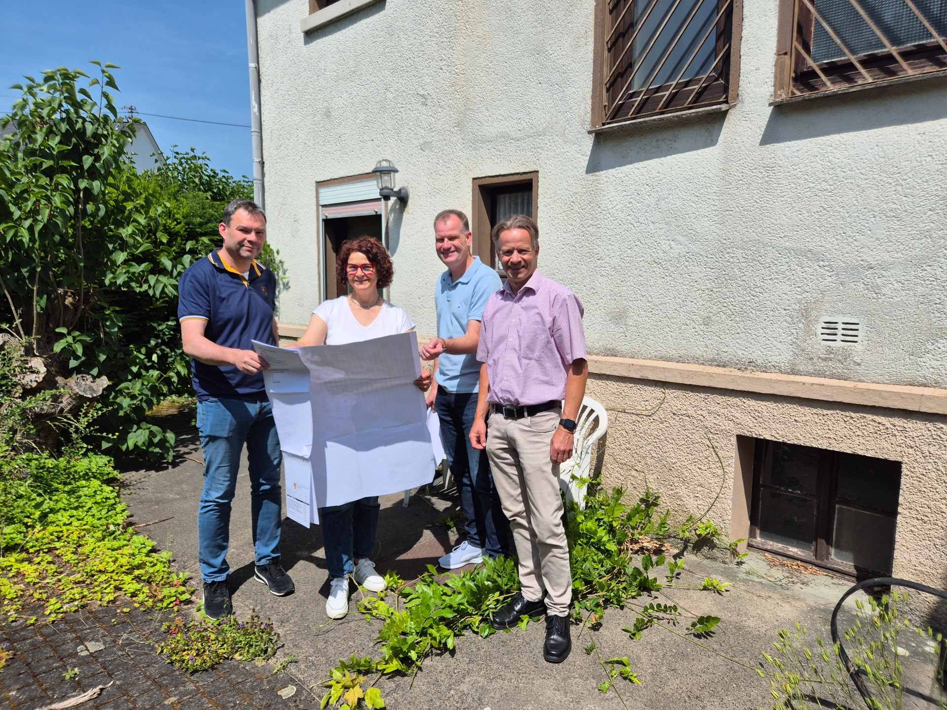 v.l.n.r. Armin Teutsch, Bürgermeisterin Gabriele Greis, Björn Oettgen, Erster Beigeordneter Marco Dörner