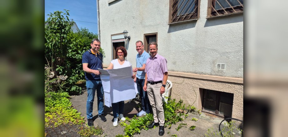 v.l.n.r. Armin Teutsch, Bürgermeisterin Gabriele Greis, Björn Oettgen, Erster Beigeordneter Marco Dörner