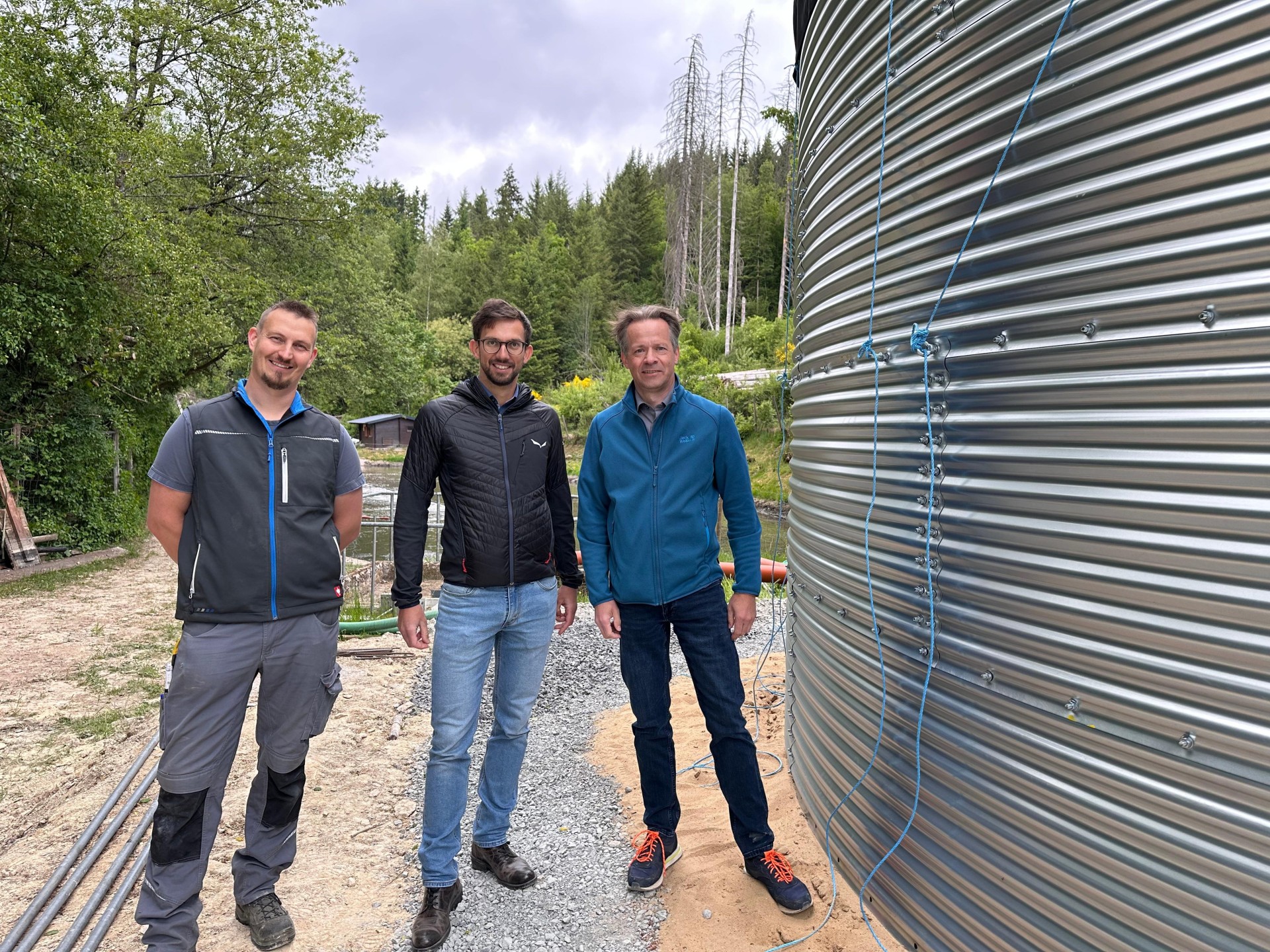 Gruppenfoto vor der Kläranlage Kroppach