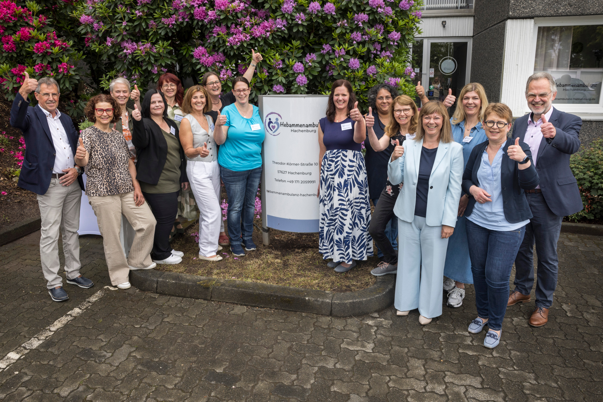Gruppenbild Eröffnung Hebammenambulanz