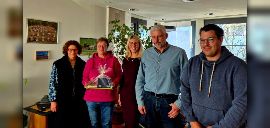 v.l.n.r. Bürgermeisterin Gabriele Greis, Andrea Ermert, Alexandra Ottersbach, Rainer Schütz, Tim Hörter