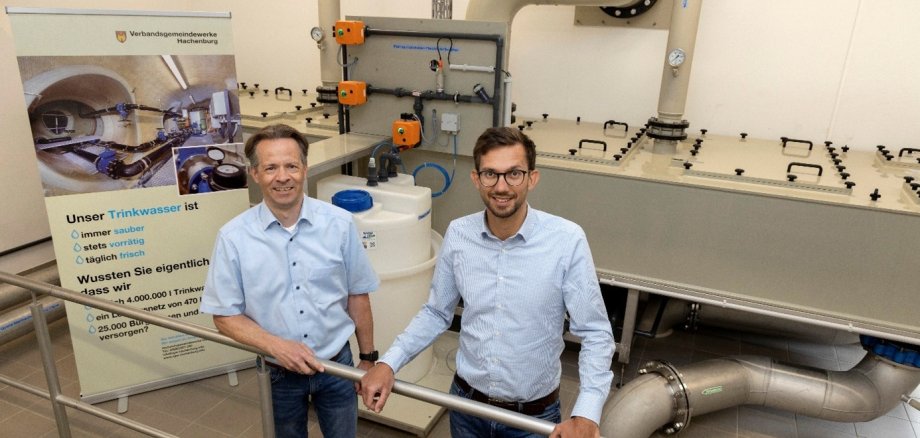 Blicken positiv auf die Sitzung des Werkausschusses zurück und bedanken sich bei den Ausschussmitgliedern für die konstruktive Zusammenarbeit: Erster Beigeordneter und Vorsitzender des Werkausschusses Marco Dörner und Werkleiter Thomas Welters (Foto: Röder-Moldenhauer)