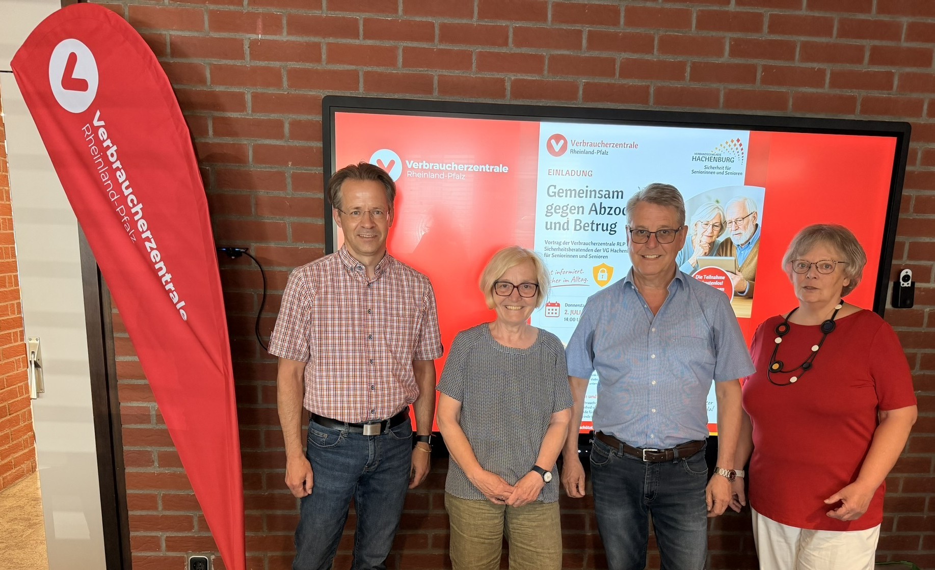 Gruppenbild bei der Veranstaltung Gemeinsam gegen Abzocke und Betrug