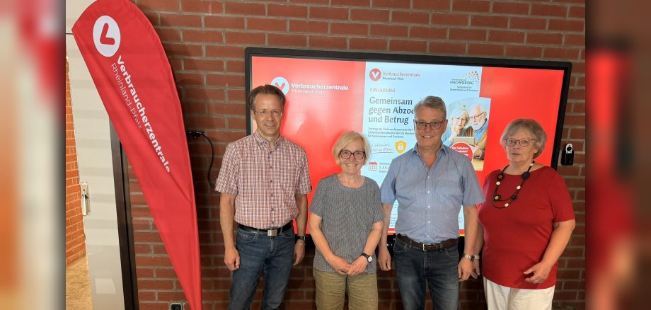Gruppenbild bei der Veranstaltung Gemeinsam gegen Abzocke und Betrug