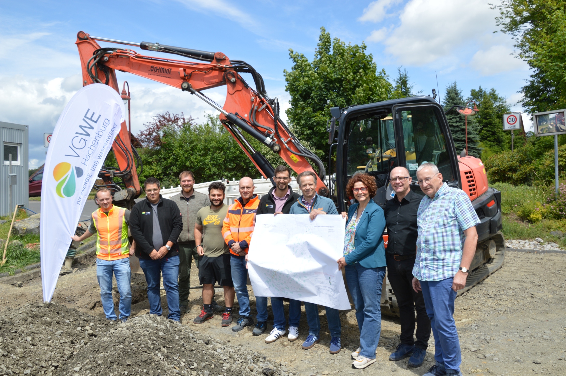Gruppenbild vor Baustelle