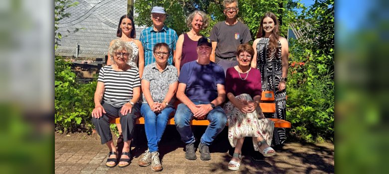Großes Engagement bei der Einweihung der Bank in Steinebach