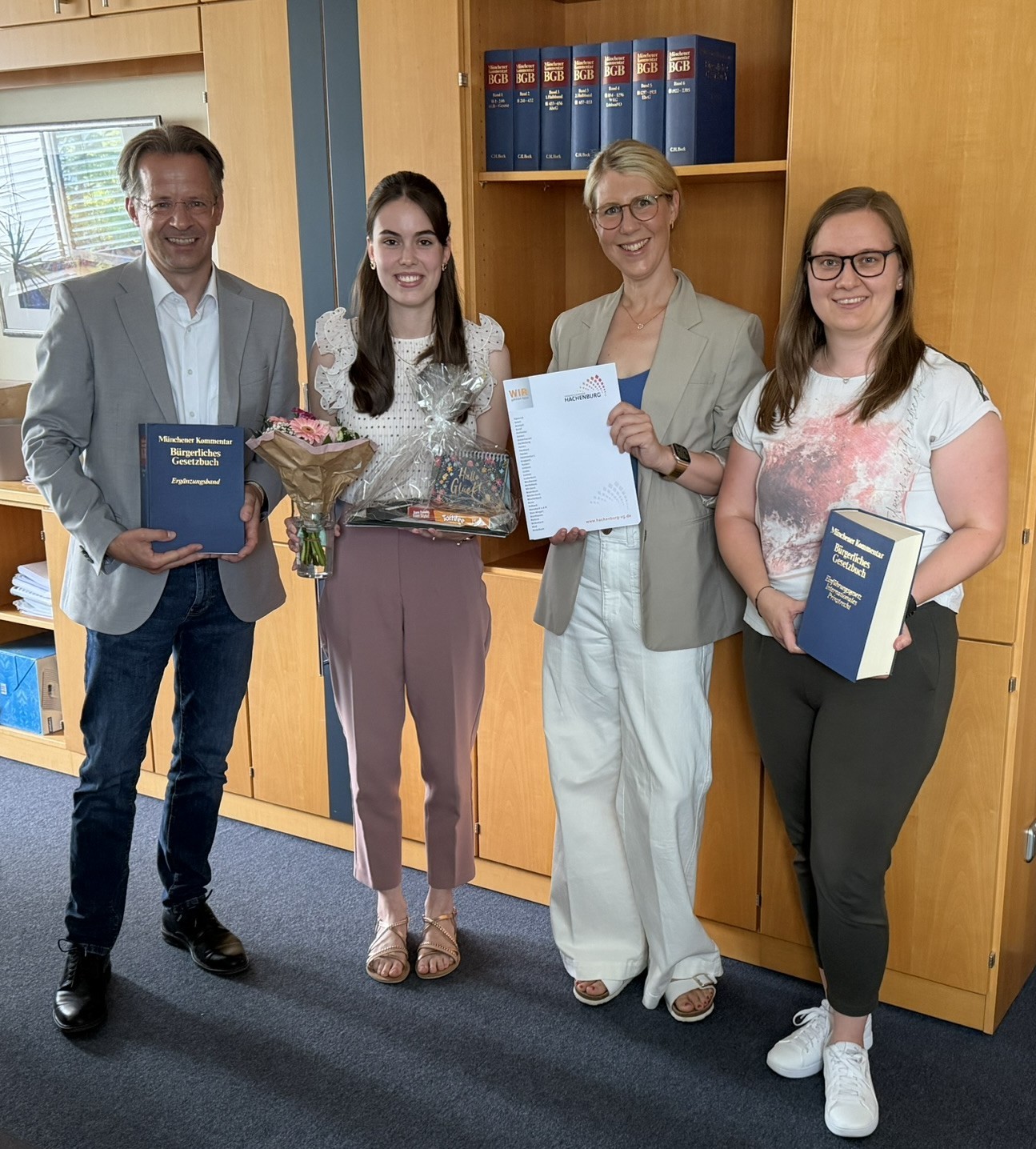 v.l.n.r. Erster Beigeordneter Marco Dörner, Sophie Seiler, Alexandra Ottersbach, Jacqueline Velten