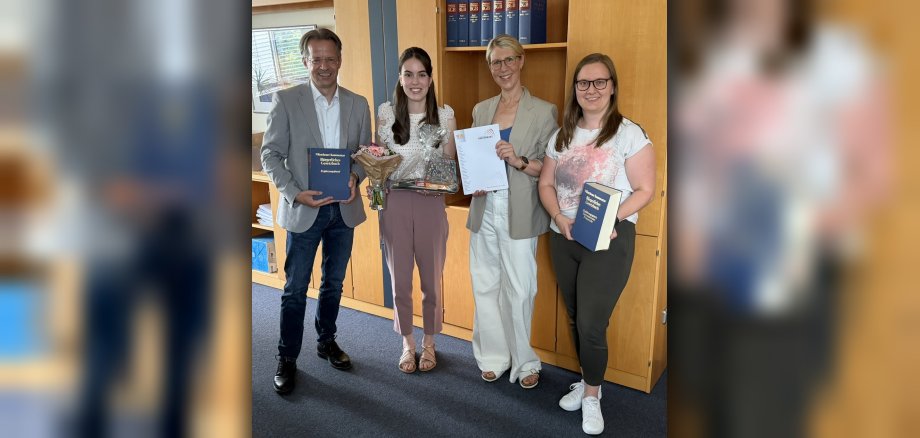 v.l.n.r. Erster Beigeordneter Marco Dörner, Sophie Seiler, Alexandra Ottersbach, Jacqueline Velten