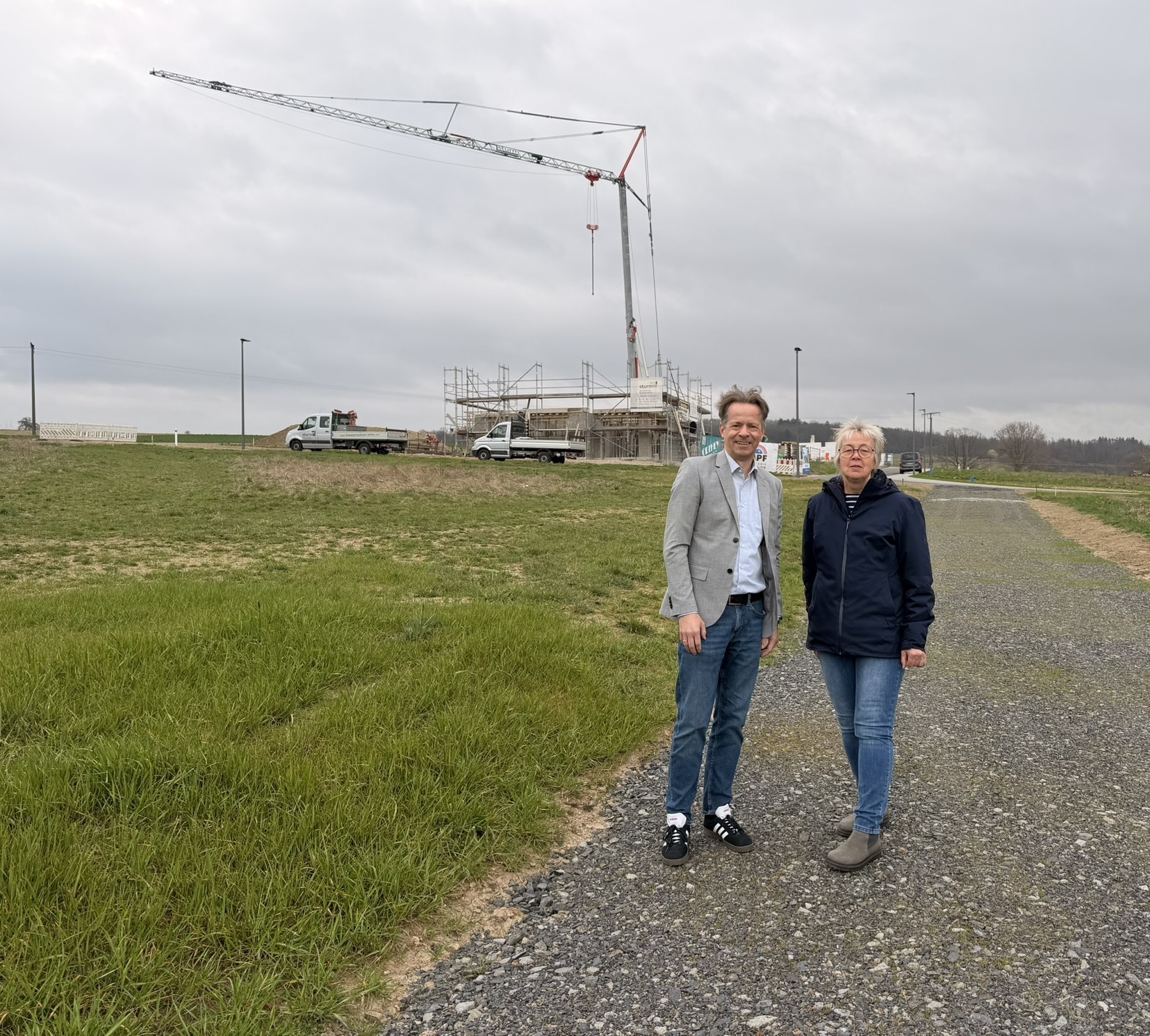 Erster Beigeordneter Marco Dörner und Ortsbürgermeiterin Elsabe Giese 