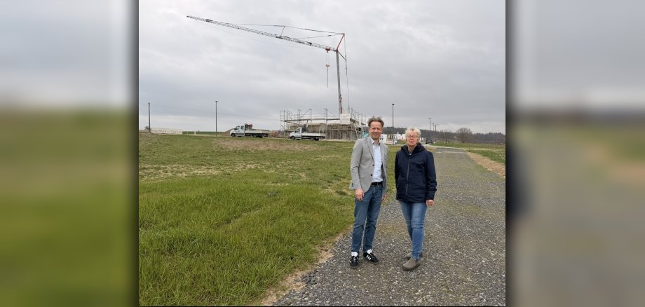 Erster Beigeordneter Marco Dörner und Ortsbürgermeiterin Elsabe Giese 